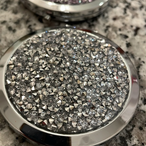 Compact Mirror - Picture 2 of 6